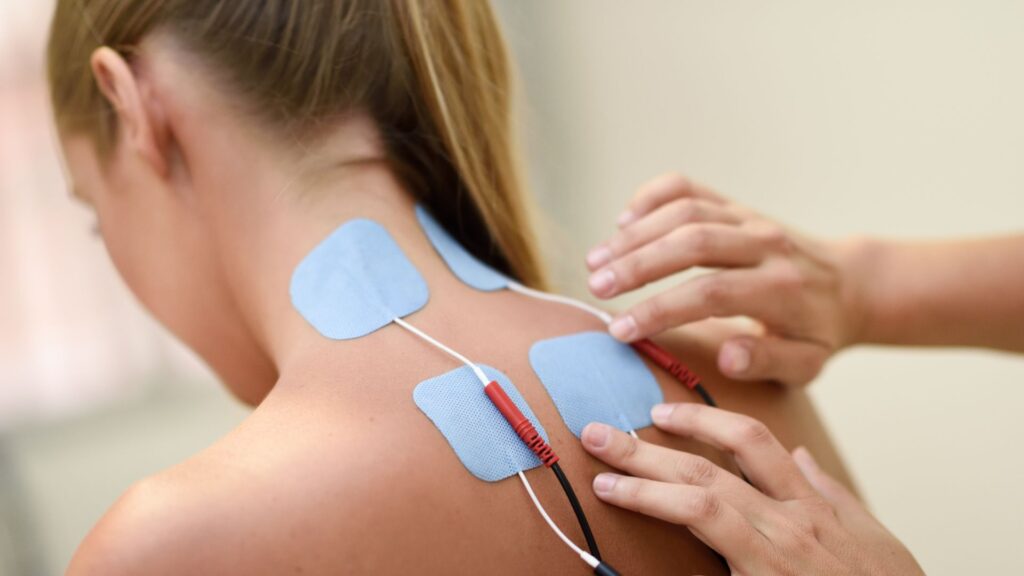 Physical Therapy vs. Chiropractor? Which One Should You Choose? 1 physical therapy vs chiropractor 19205491080